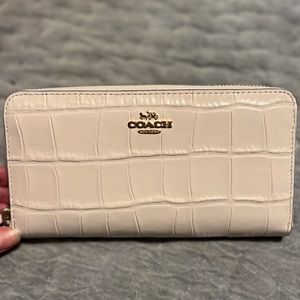 Coach Accordion Zip Wallet Authentic